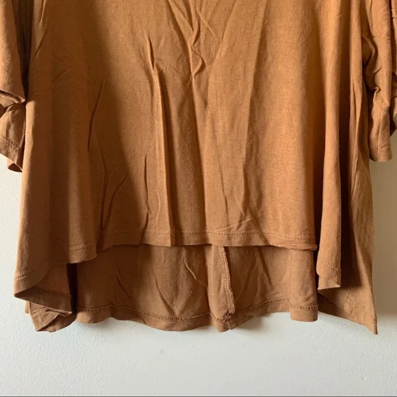 F21 Flowy High-Low Tee - Picture 2 of 6